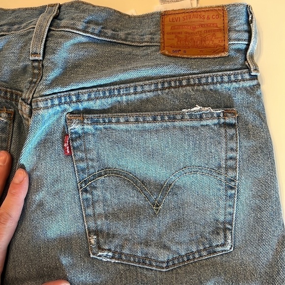 Levi’s Women’s Distressed Skinny Jeans - Picture 10 of 12